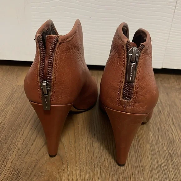 GUC Vince Camuto brown leather open toe heels. 4” heel Size 8.5 M - Picture 3 of 11